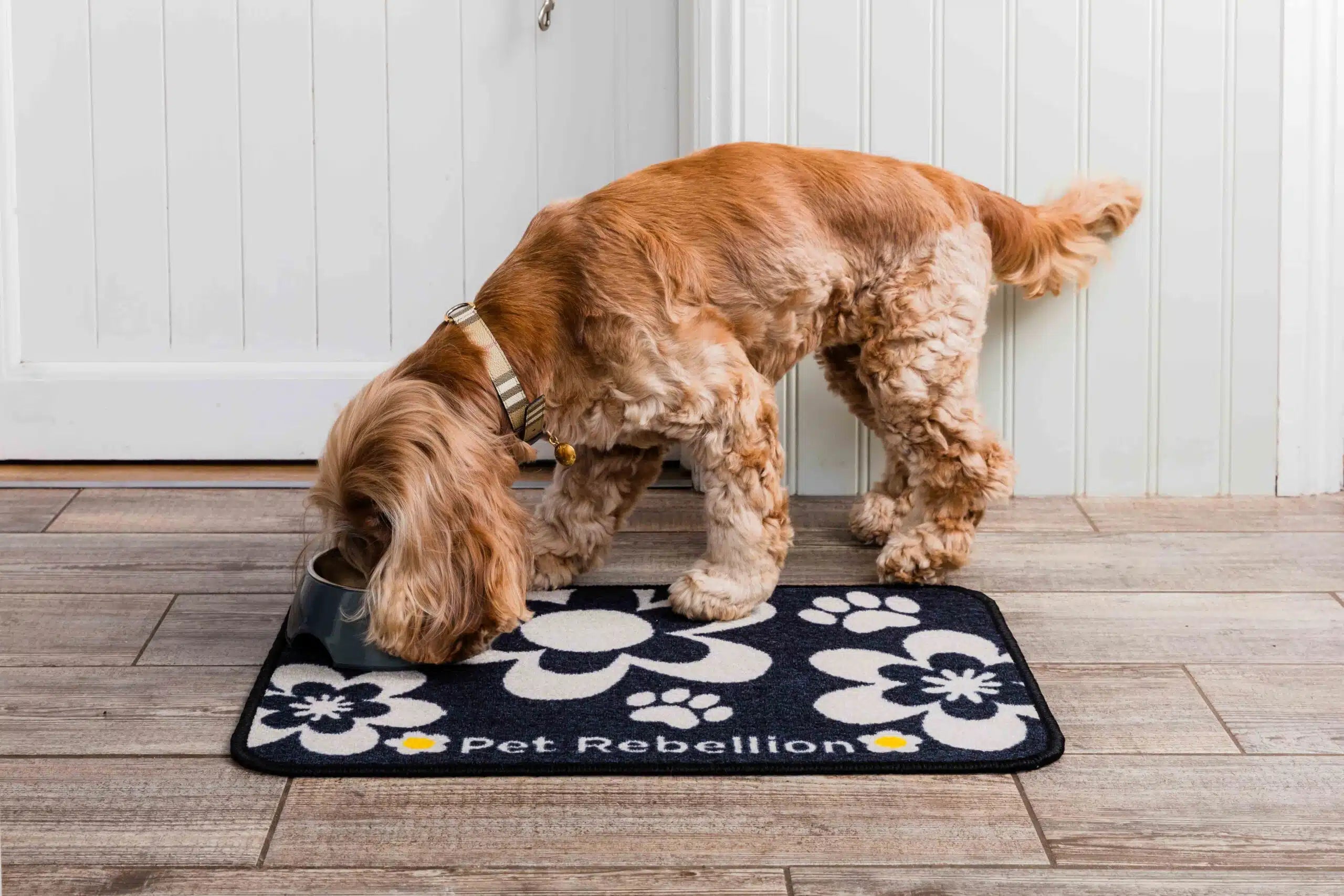 Absobent food mat flower black